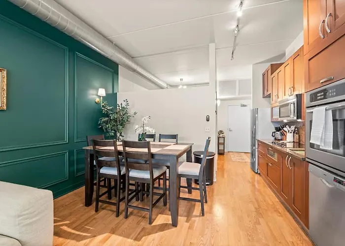 Luxury Fulton Market - Prime Location